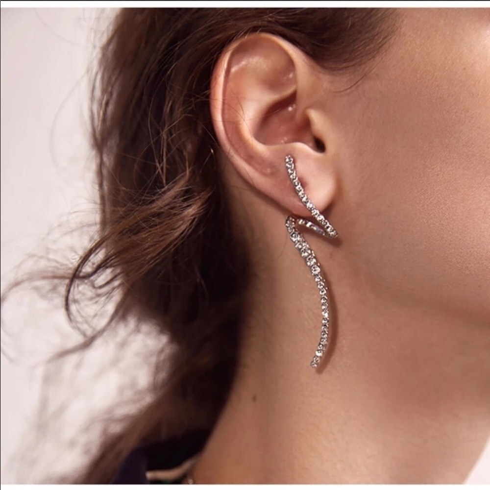 Minimalist geometric twist earrings